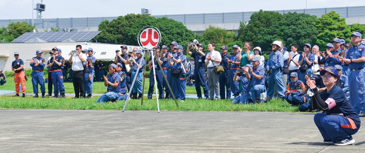 大勢の関係者が区内から応援に駆け付けた