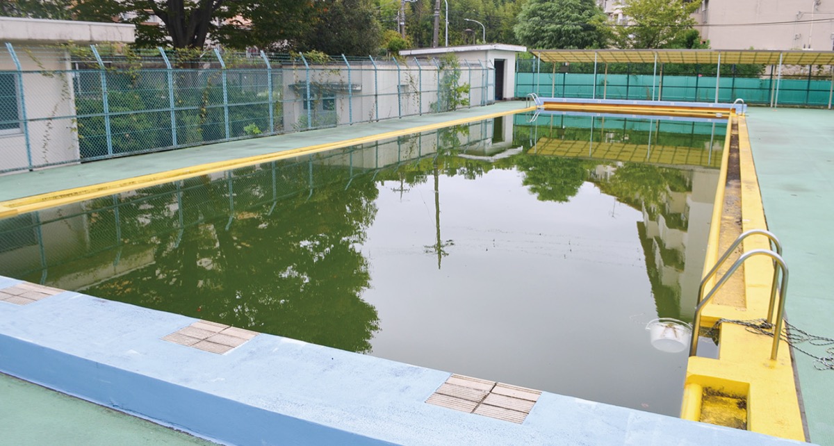 旧菅田小のプール貯水