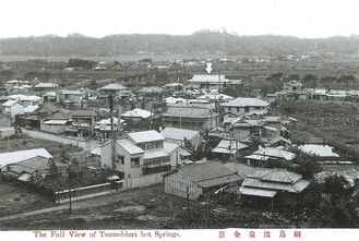 1923年〜1940年頃の綱島温泉全景（絵葉書）＝横浜市中央図書館所蔵