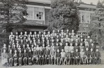 １９４９年の校舎と児童たち