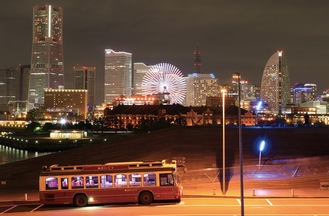 バスから横浜の夜景を
