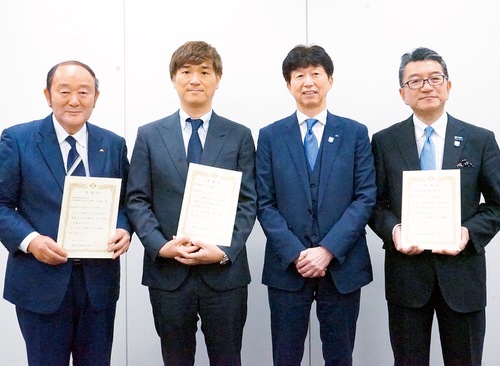 左から植本社長、吉川社長、下田教育長、酒井支社長