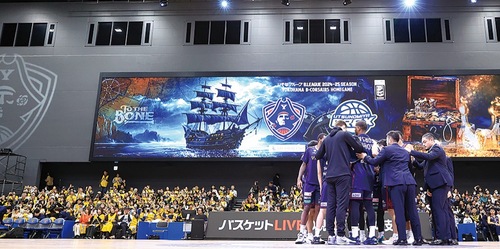 横長のビジョンが特長の横浜ＢＵＮＴＡＩ(C)Ｂ-ＣＯＲＳＡＩＲＳ