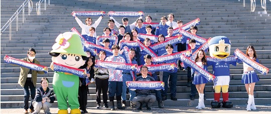 「港北MMダンス－みんなでやってみた編－」終盤の集合シーン＝提供写真