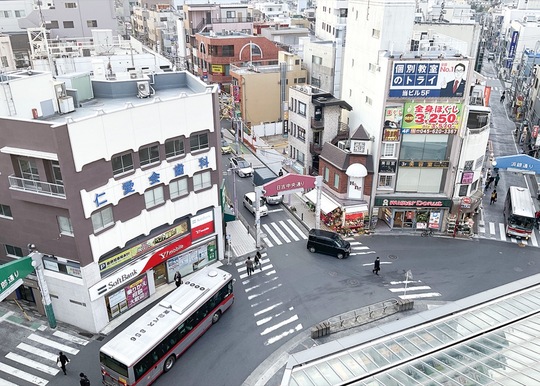 歩行者の安全確保が課題の日吉駅西口