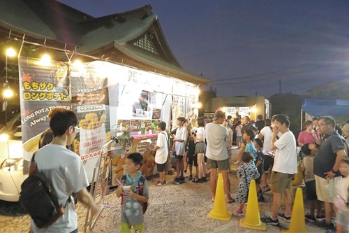 来場者でにぎわう正福寺境内