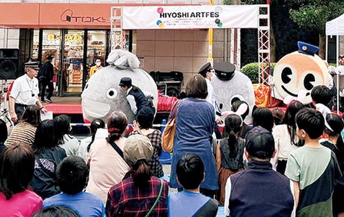 交通系マスコット集結に沸く来場者＝昨年