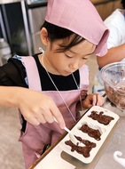 児童がパティシエに