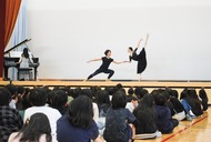 バレエで児童の心つかむ