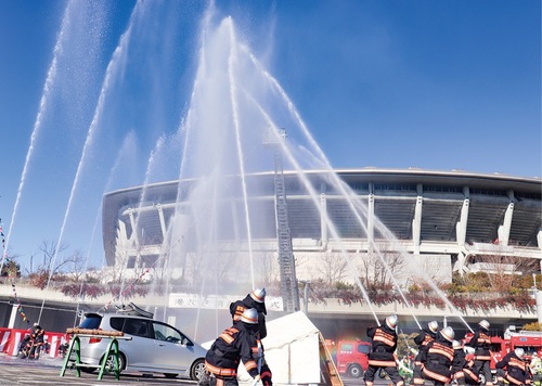 昨年の出初式での一斉放水