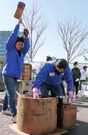 餅つきで防災意識高め