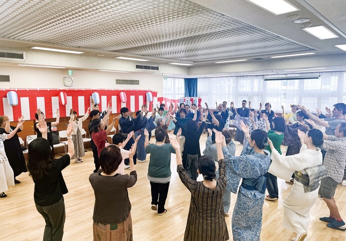 新音頭で広がる地域の輪 「師岡粋の会」が踊りで交流