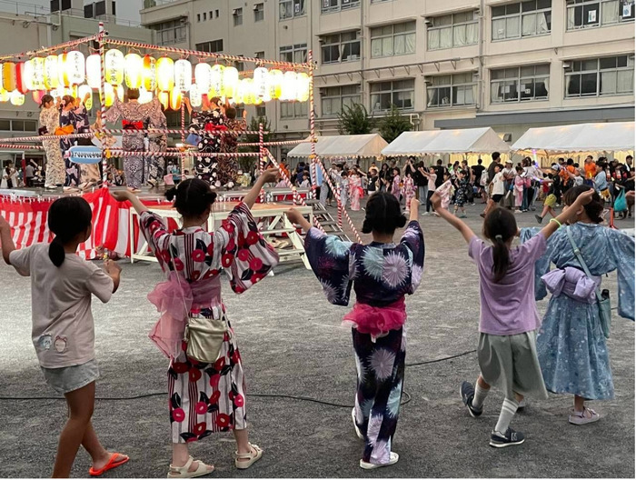 2026年 夏祭り【14】 「もろおか音頭」発披露。児童ら元気に振付マスター 師岡縁日盆踊り大会