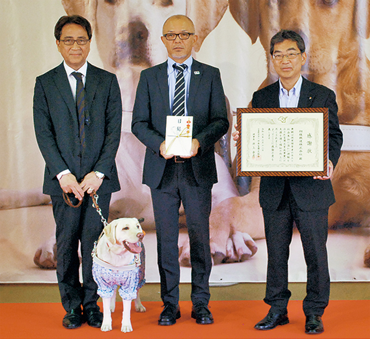 萩原徹さん(左端)とノビア