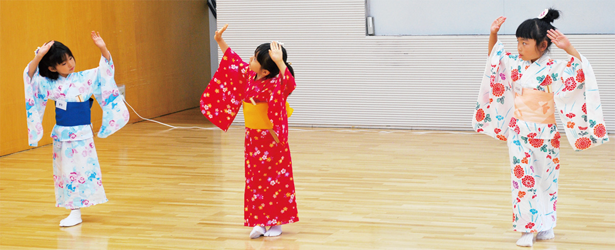 篠原地区センター 美しく舞う児童 日本舞踊発表会 港北区 タウンニュース