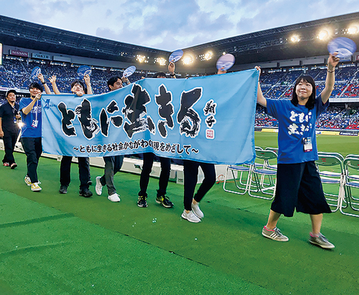 県職員らがピッチでPR