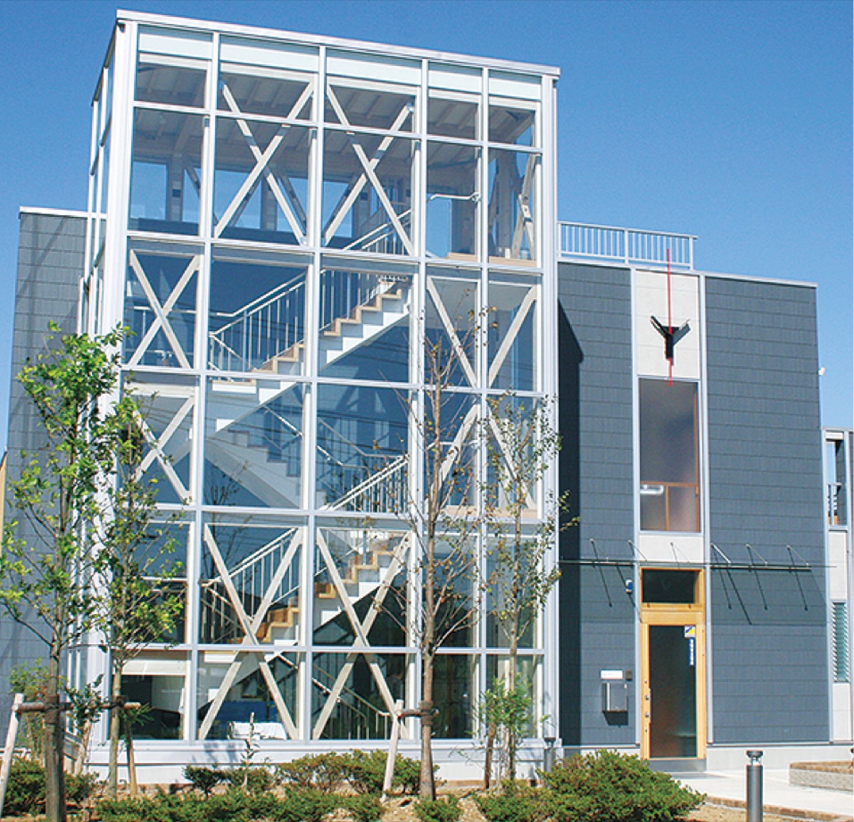 木造づくりのモダンな校舎