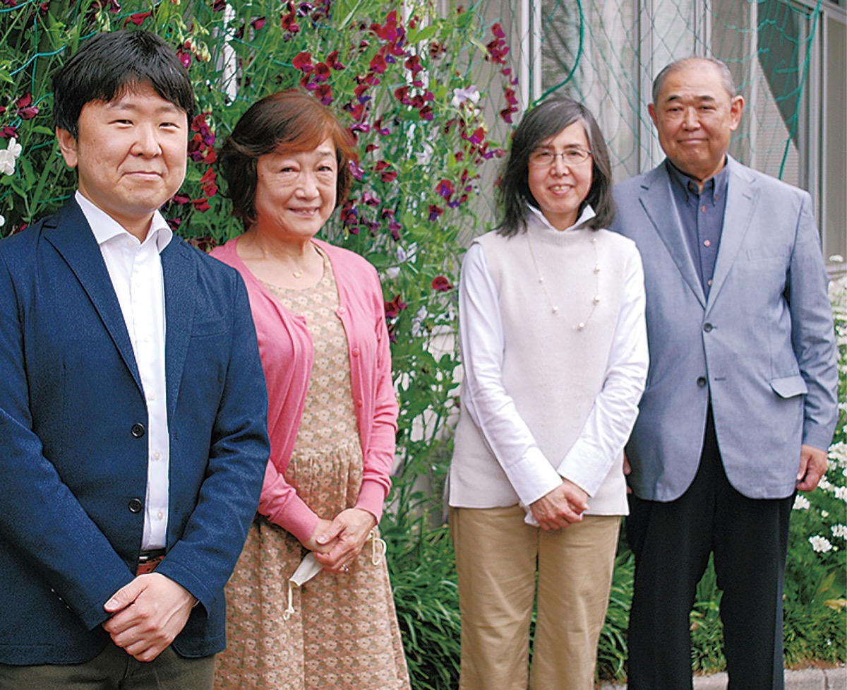 (右から)メンバーの諸泉会長、那須さん、甲斐さん、藤田さん
