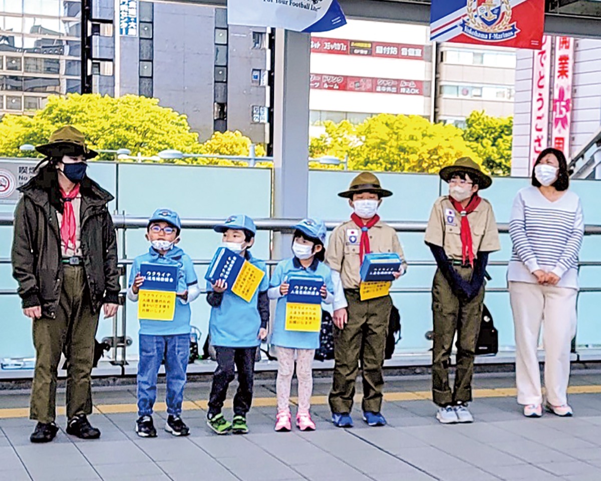 ウクライナ支援で募金 (写真1)