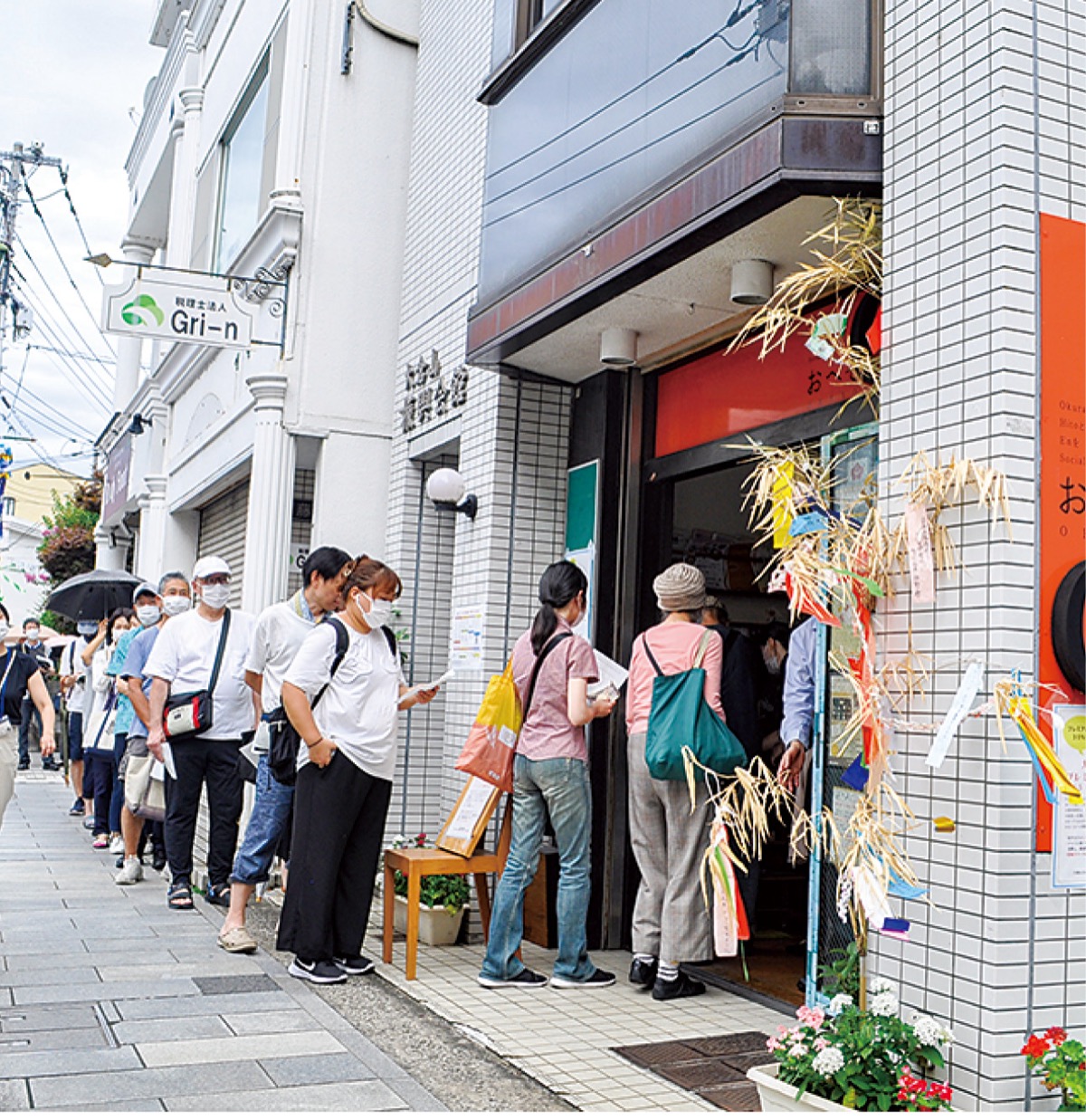 30％のお得求めて長い行列