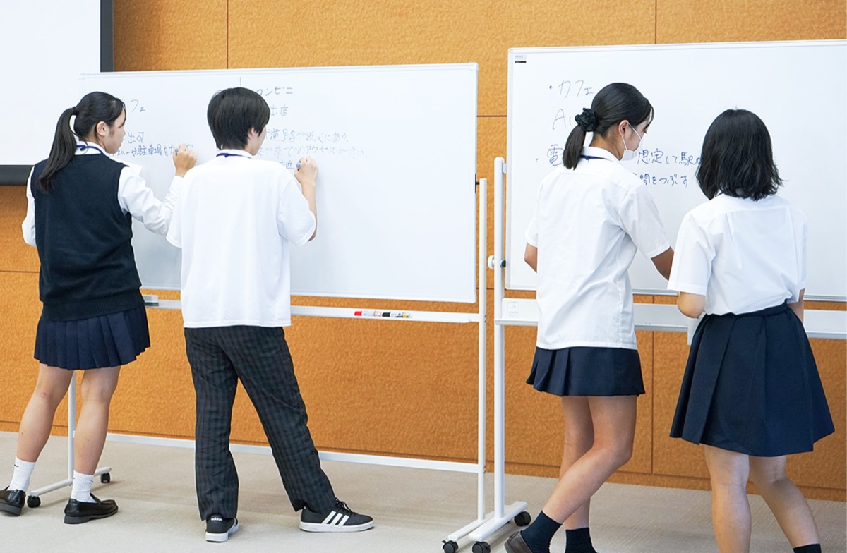 高校生12人が職業体験