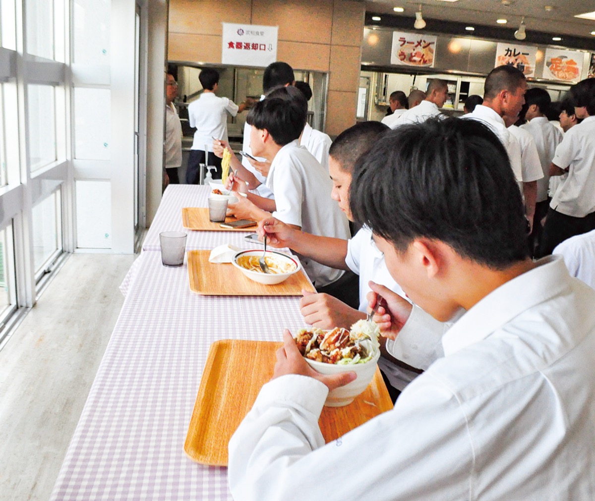 食堂一新。美味メニューに生徒 舌鼓