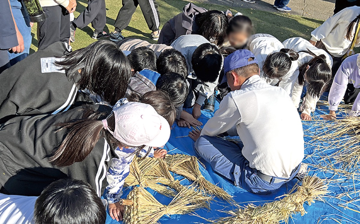 伝統つなぐ｢わら蛇｣作り