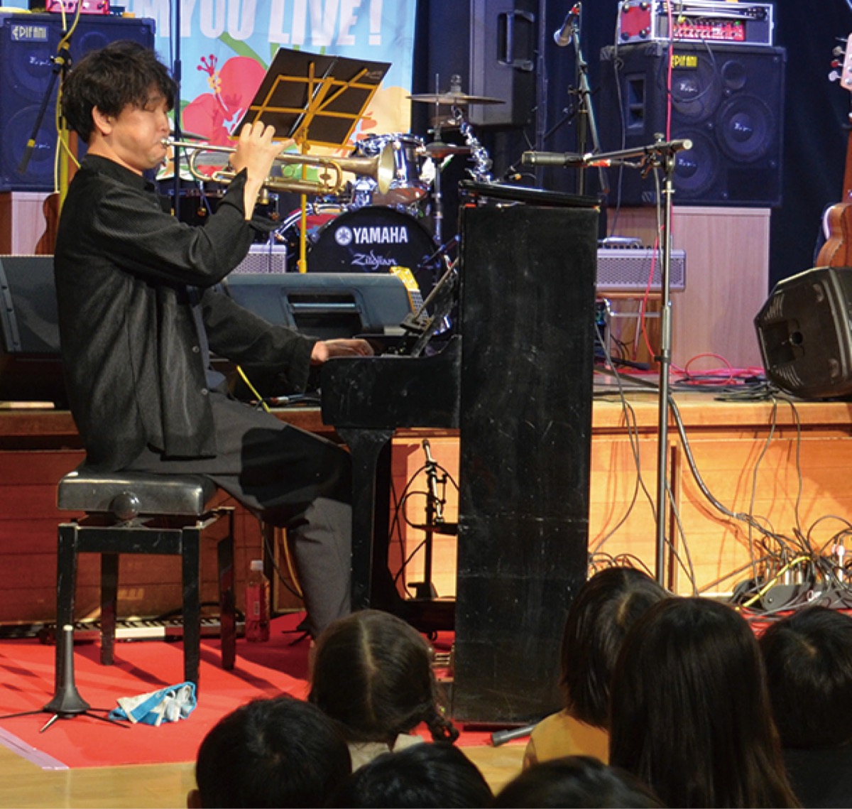 幼稚園がライブハウスに