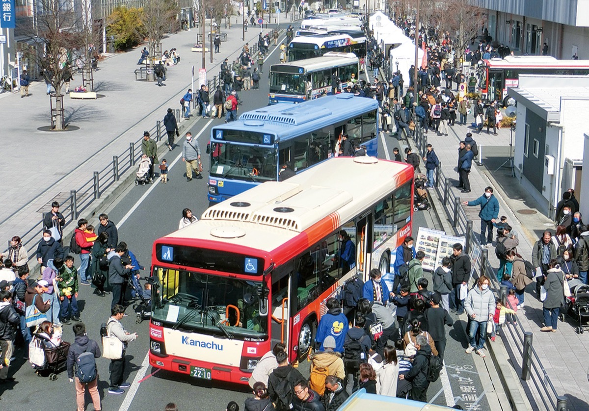 感謝デーにバス大集合