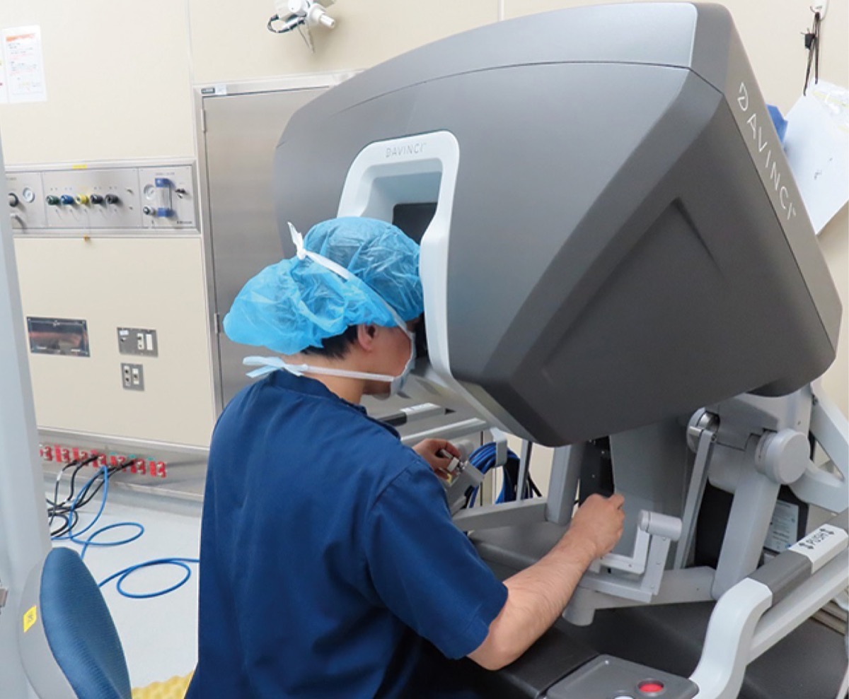 高齢者にも負担の少ないロボット胃がん手術