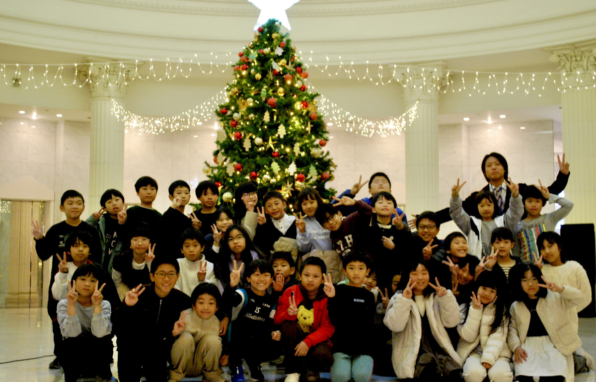 ツリー点灯に大歓声