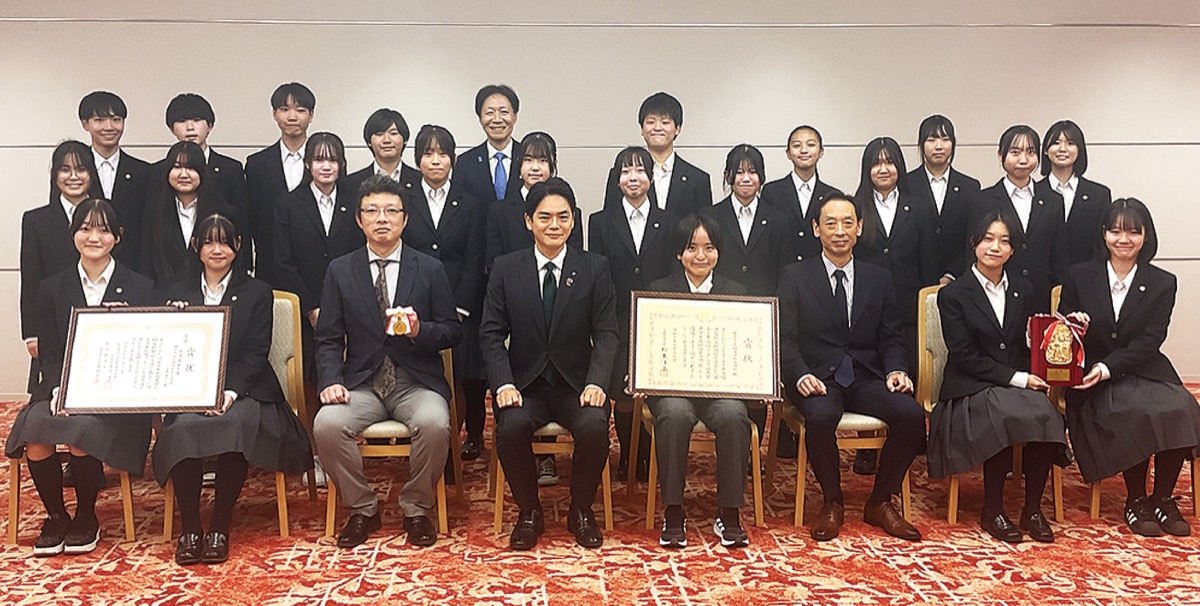 日本一を市長に報告