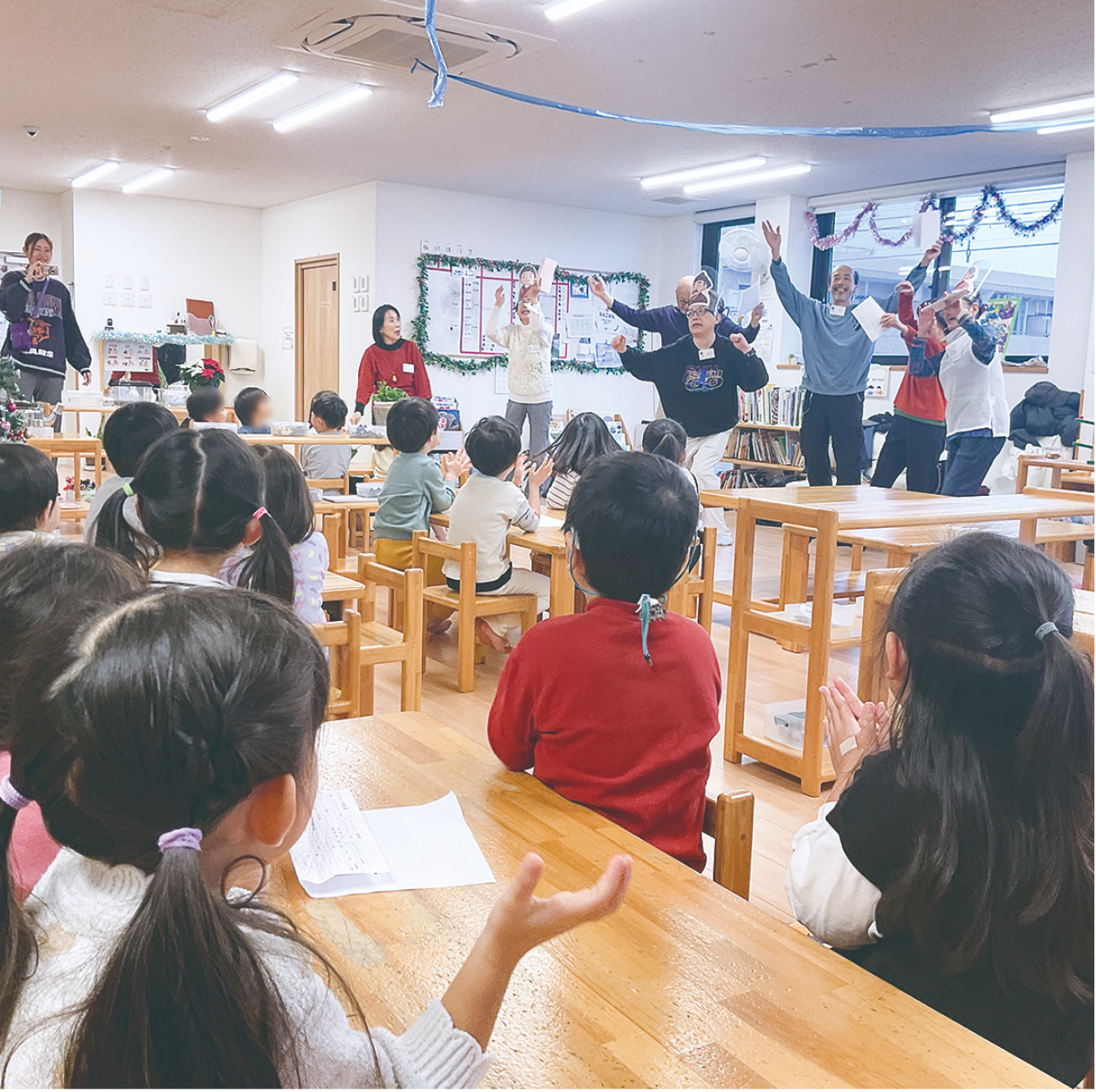 園児に朗読・読み聞かせ