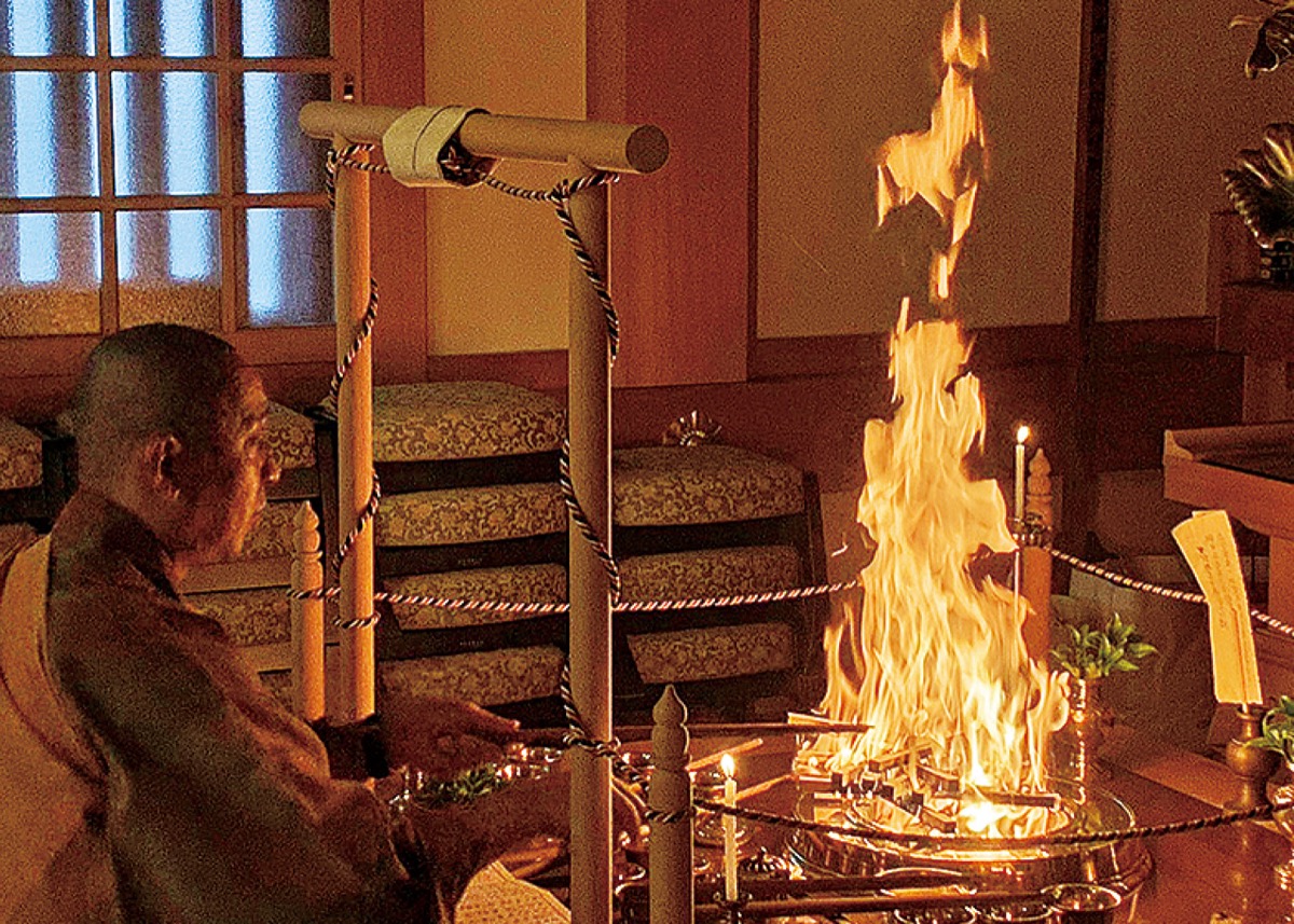 新春の炎に願いを