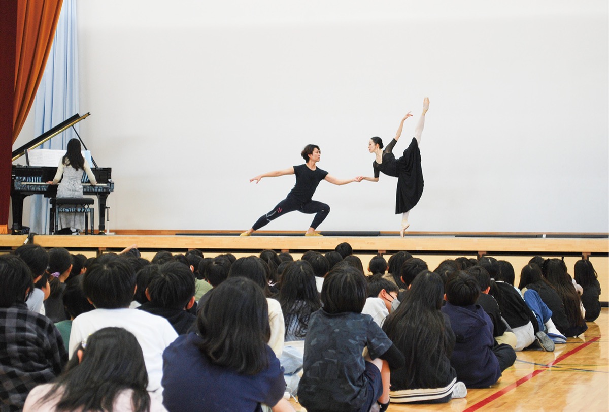 バレエで児童の心つかむ