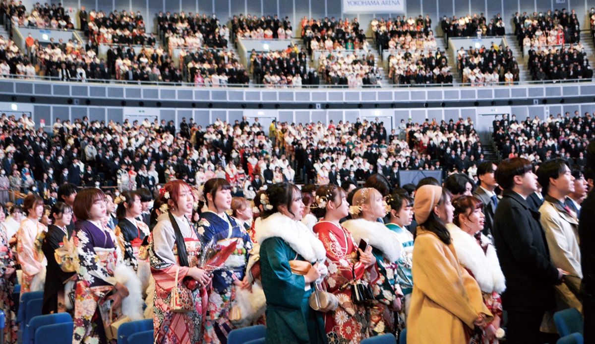 ３万４千人が門出迎える