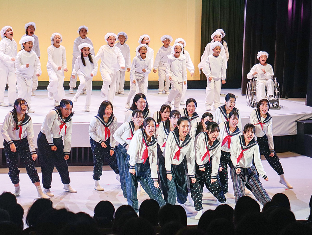 演者躍動、観客を魅了