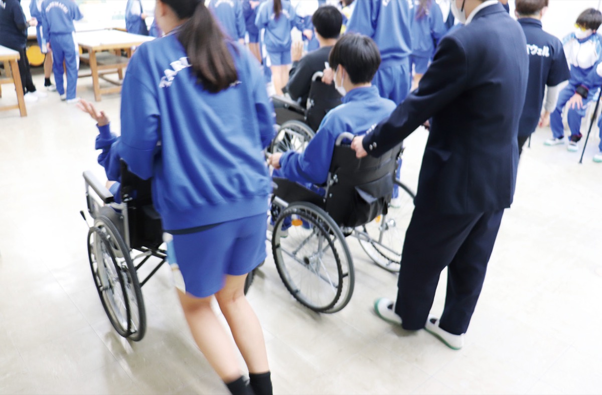 職場体験で介護学ぶ