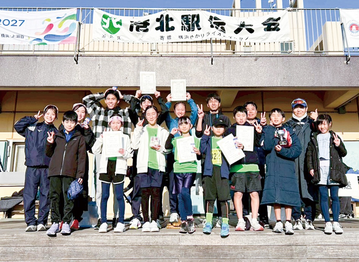 大会当日、優勝を喜ぶ選手ら=同