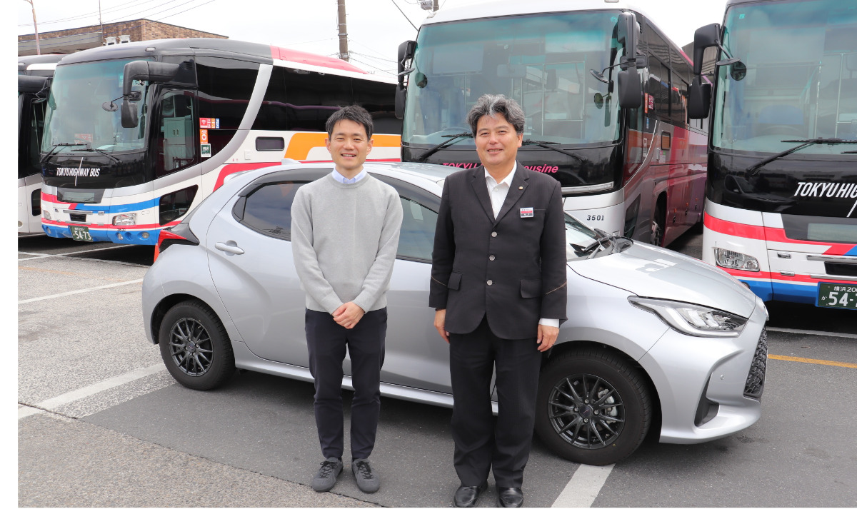 小林課長代理（右）と鈴木さん