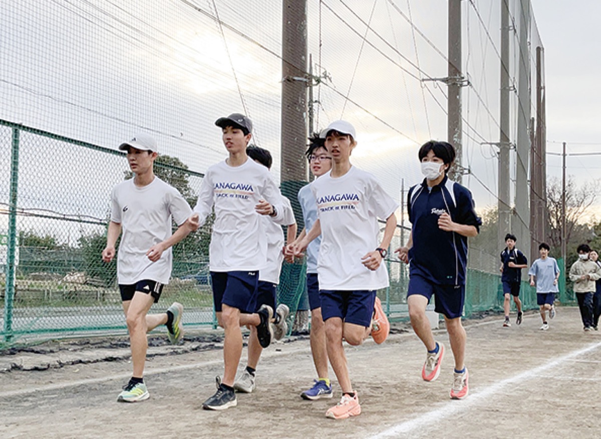 自分たちで考えた練習をこなす部員