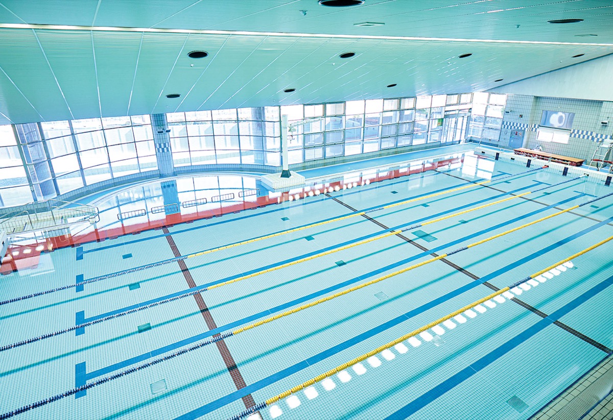 天窓がなくなり照明位置も変わったプール