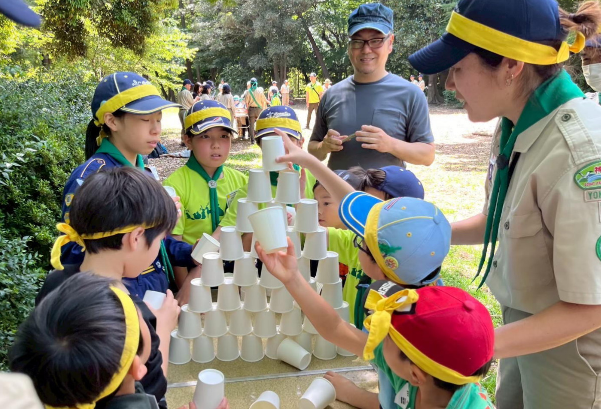 ゲームを楽しむ参加者たち＝昨年開催時・提供写真