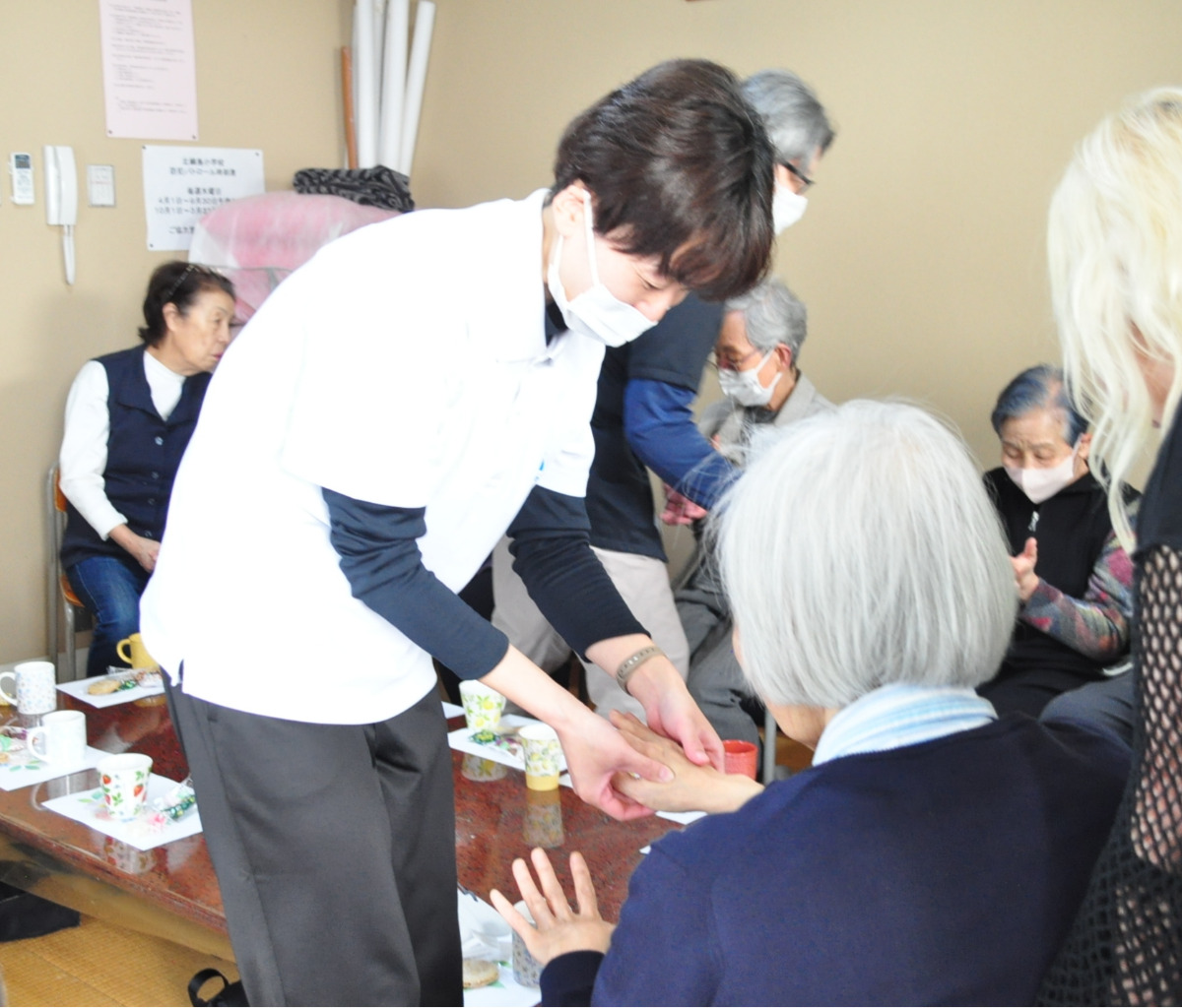 北綱島小に｢認知症カフェ｣ (写真3)