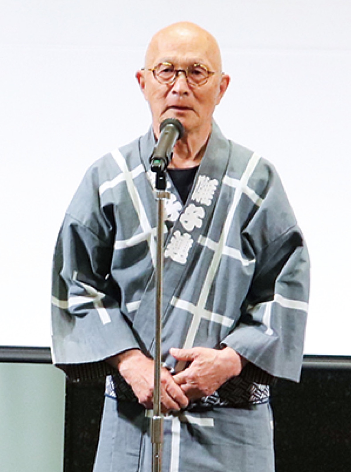 あいさつする伊藤会長
