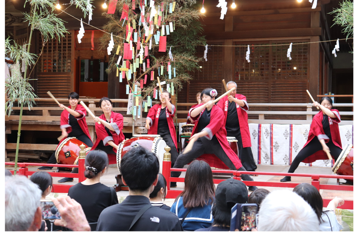 太鼓演奏を行う大曽根夢太鼓どどん鼓