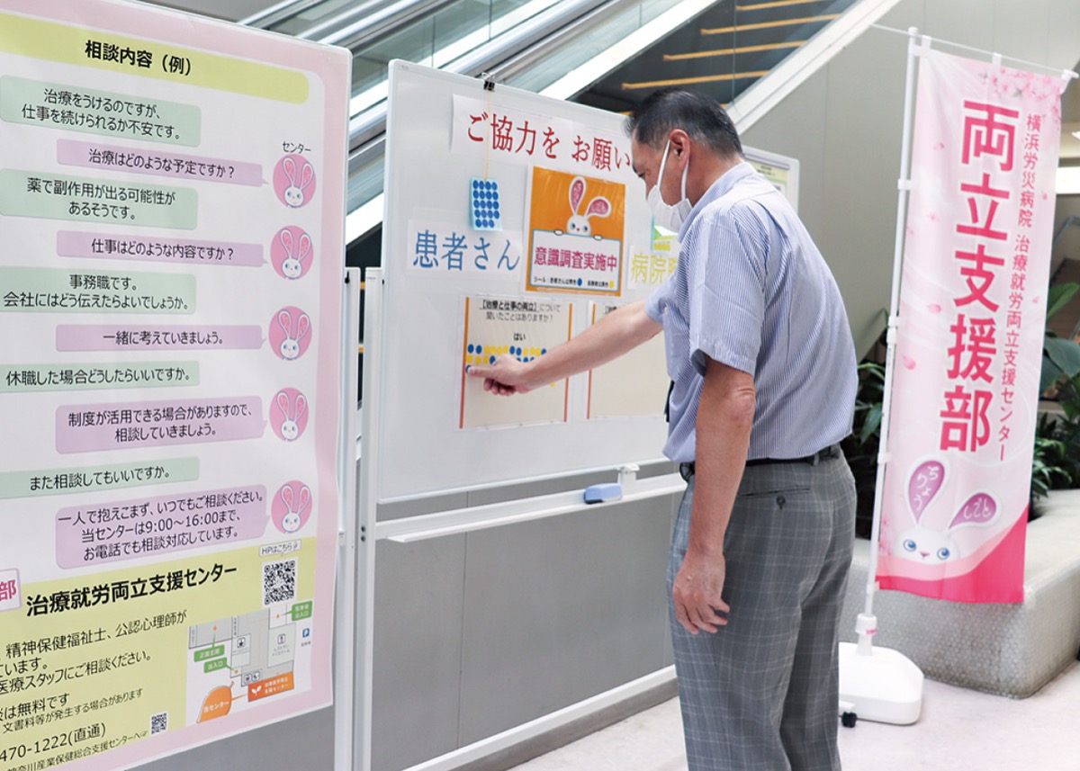 アンケートに答える参加者