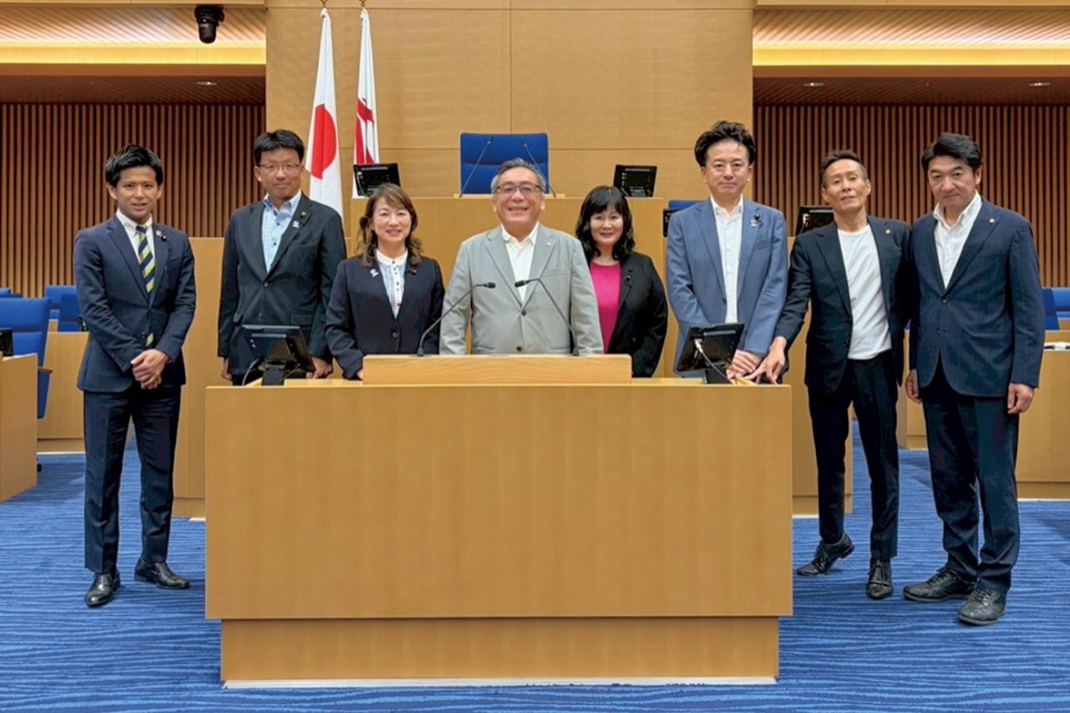 日本維新の会の市会議員8人