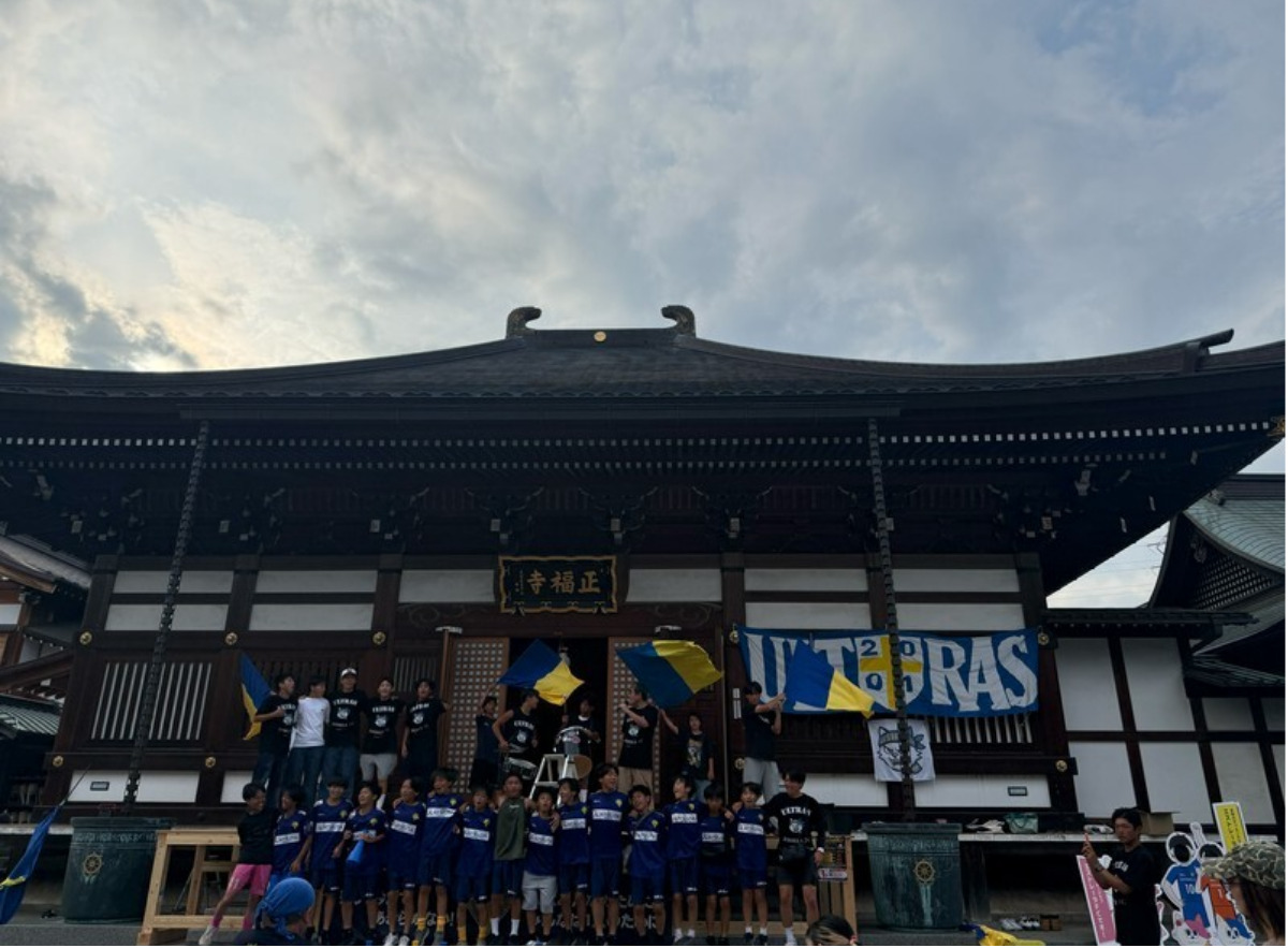 祭の運営に参加したクラブの選手ら