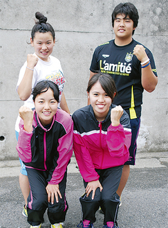 優勝した岸谷君、佐藤優莉愛さん（左上）、森田さん（右下）、佐藤成葉さん（左下）